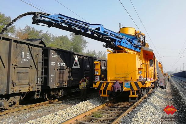 包神铁路包神线基层站区大机清筛捣固施工正式拉开序幕