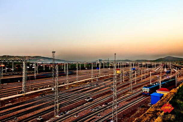 图为最大编组站朱盖塔站站场图