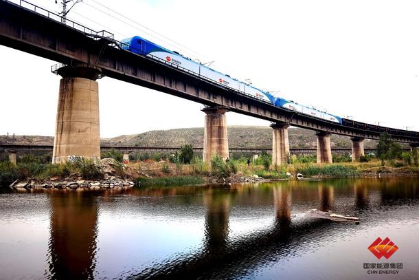 包神铁路神朔公司年累运量突破1.7亿吨