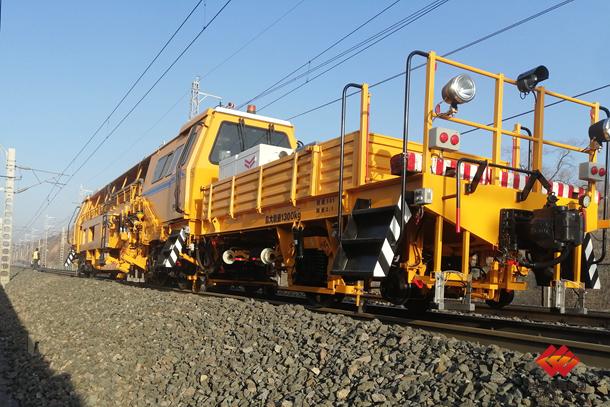 包神铁路神朔公司圆满完成全年大机捣固作业